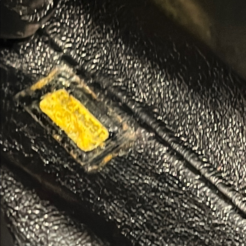 CHANEL Black Quilted Shoulder Bag - Picture 6 of 9